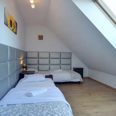 Apartman Everysky - Lesny Dom 16 - 18 *