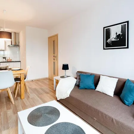 Everysky - Lesny Dom 16 - 18 아파트